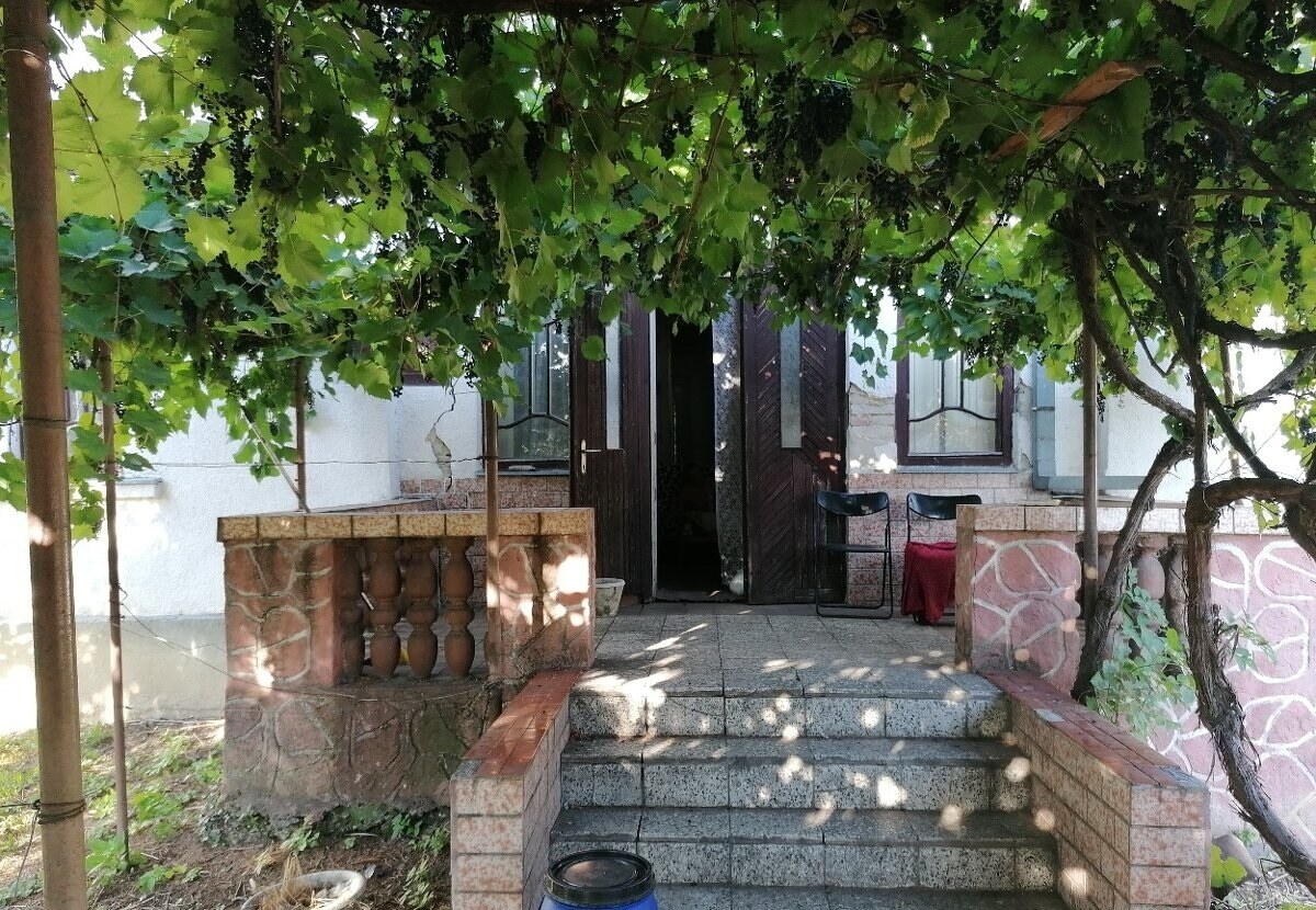 Netradičný rodinný dom – „kaštieľ“ v obci Neded. — foto 2