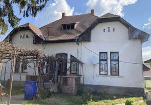 Netradičný rodinný dom – „kaštieľ“ v obci Neded. — foto 3