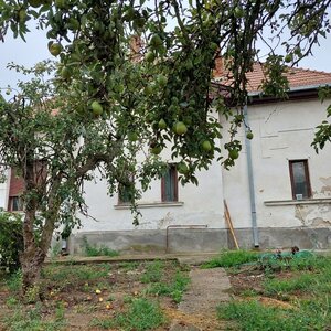 Netradičný rodinný dom – „kaštieľ“ v obci Neded. — foto 4