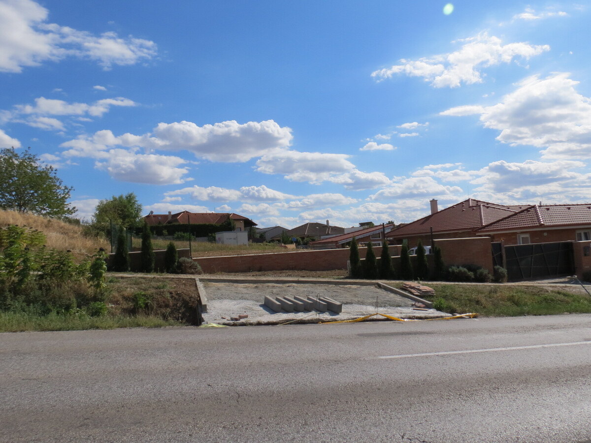 POZEMOK 383 m2 + PROJEKT DOMU - Nitra, Hviezdoslavová — foto 2