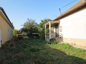 NA PREDAJ dom so štedrým pozemkom 1014 m2 v centre - Šaľa — foto 2