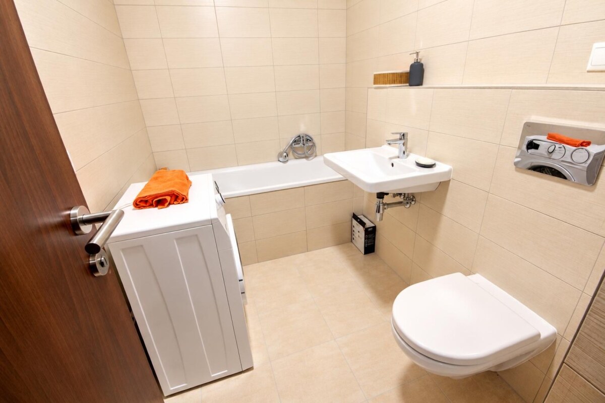Kompletne zariadený 1 izbový byt so spacím kútom, pivnica, tichá lokalita priamo pri vinohradoch, Jurská ulica, Bratislava - Nové Mesto — foto 11