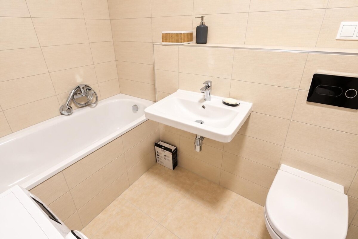 Kompletne zariadený 1 izbový byt so spacím kútom, pivnica, tichá lokalita priamo pri vinohradoch, Jurská ulica, Bratislava - Nové Mesto — foto 12