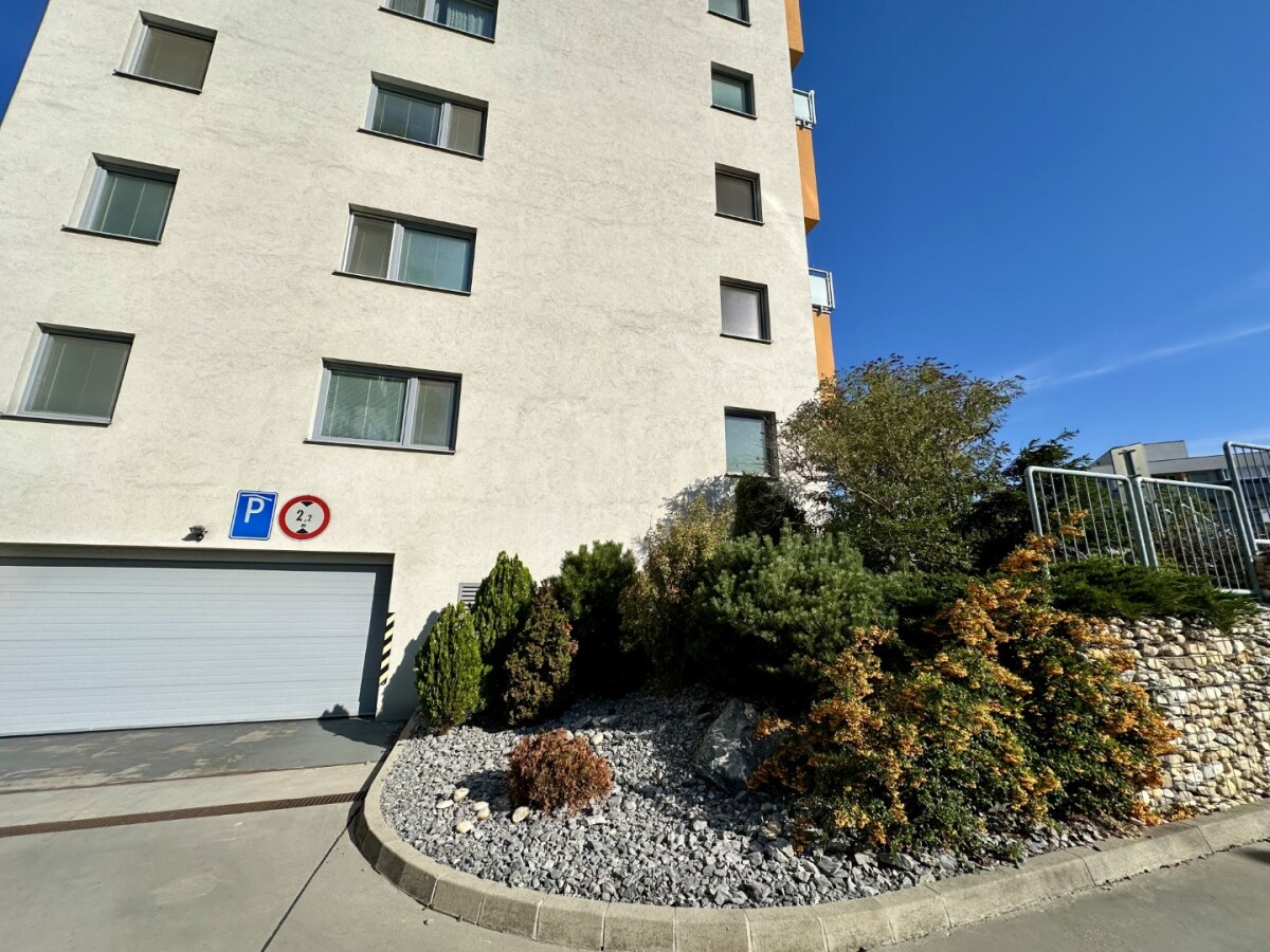 Kompletne zariadený 1 izbový byt so spacím kútom, pivnica, tichá lokalita priamo pri vinohradoch, Jurská ulica, Bratislava - Nové Mesto — foto 17