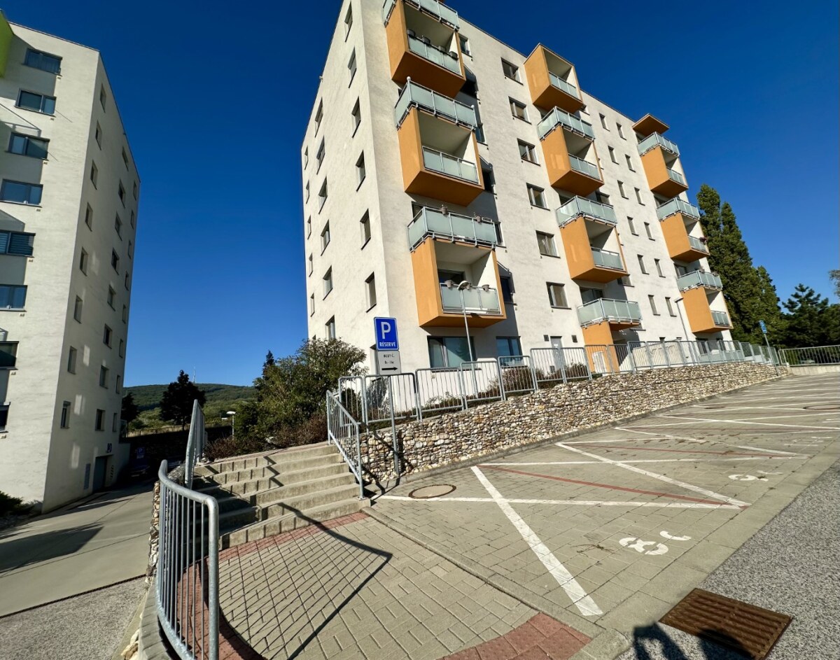 Kompletne zariadený 1 izbový byt so spacím kútom, pivnica, tichá lokalita priamo pri vinohradoch, Jurská ulica, Bratislava - Nové Mesto — foto 23