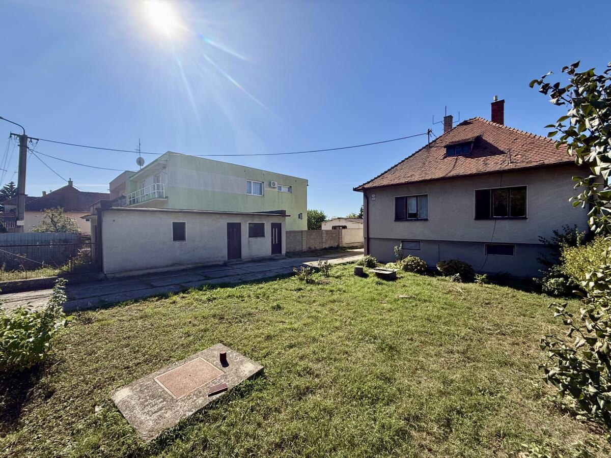 INVESTIČNÁ PRÍLEŽITOSŤ: 2 411 m² POZEMOK S RD A S MOŽNOSŤOU VÝSTAVBY 3 DVOJDOMOV — foto 3