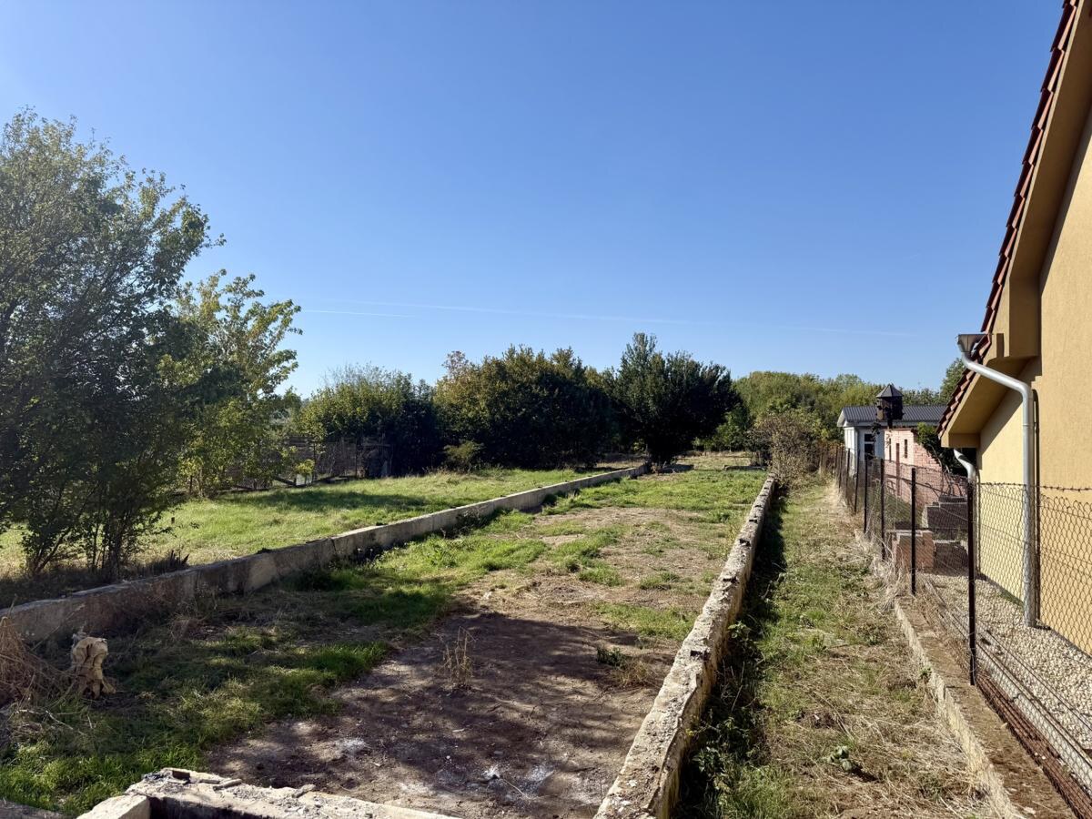INVESTIČNÁ PRÍLEŽITOSŤ: 2 411 m² POZEMOK S RD A S MOŽNOSŤOU VÝSTAVBY 3 DVOJDOMOV — foto 9