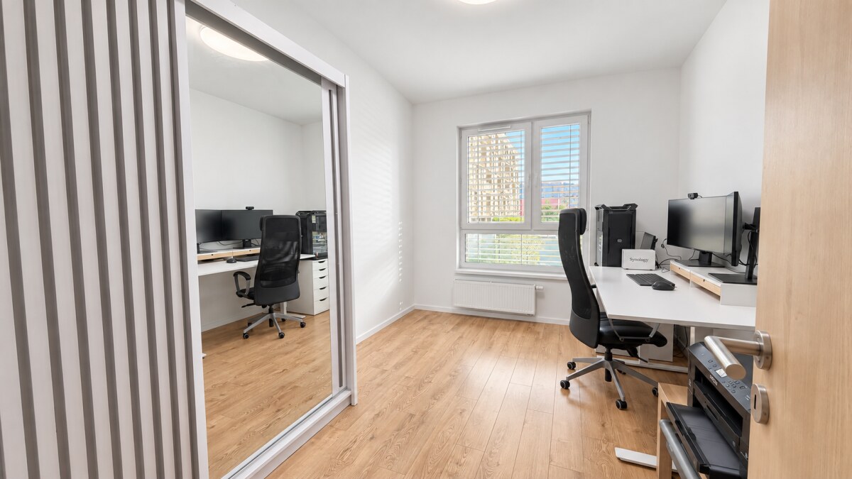 Moderný, klimatizovaný 3-izbový byt s loggiou v projekte Bory — foto 24