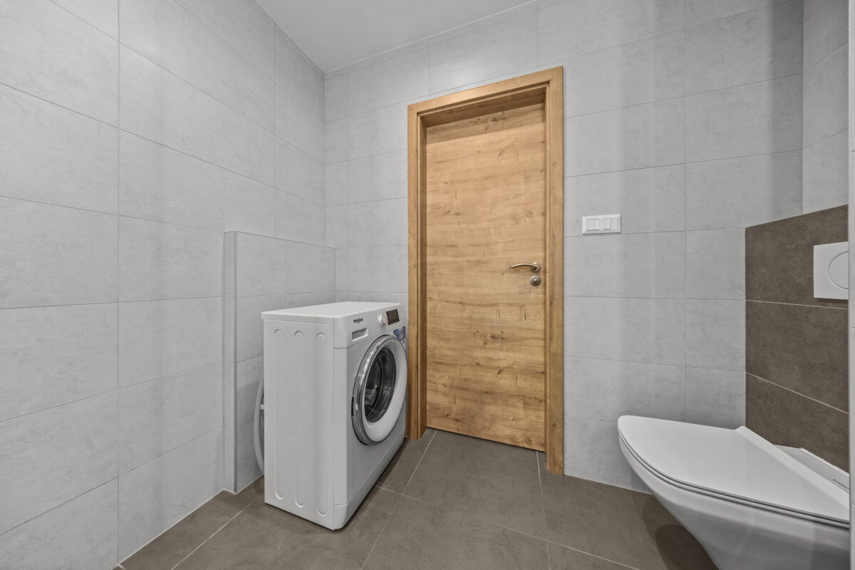 Klimatizovaný 2i byt s balkónom, novostavba 2019, parkovacie miesto — foto 20