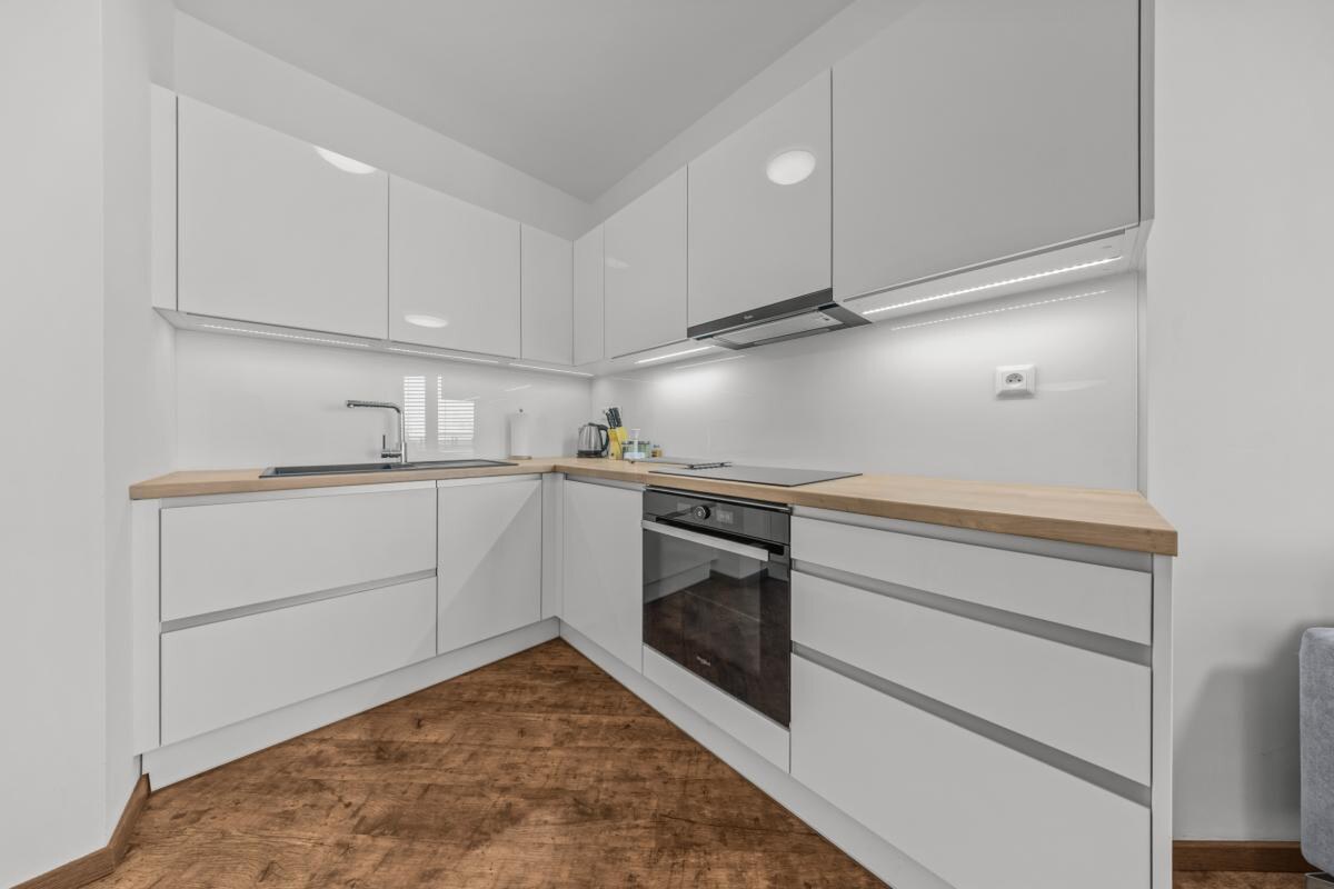 Klimatizovaný 2i byt s balkónom, novostavba 2019, parkovacie miesto — foto 9
