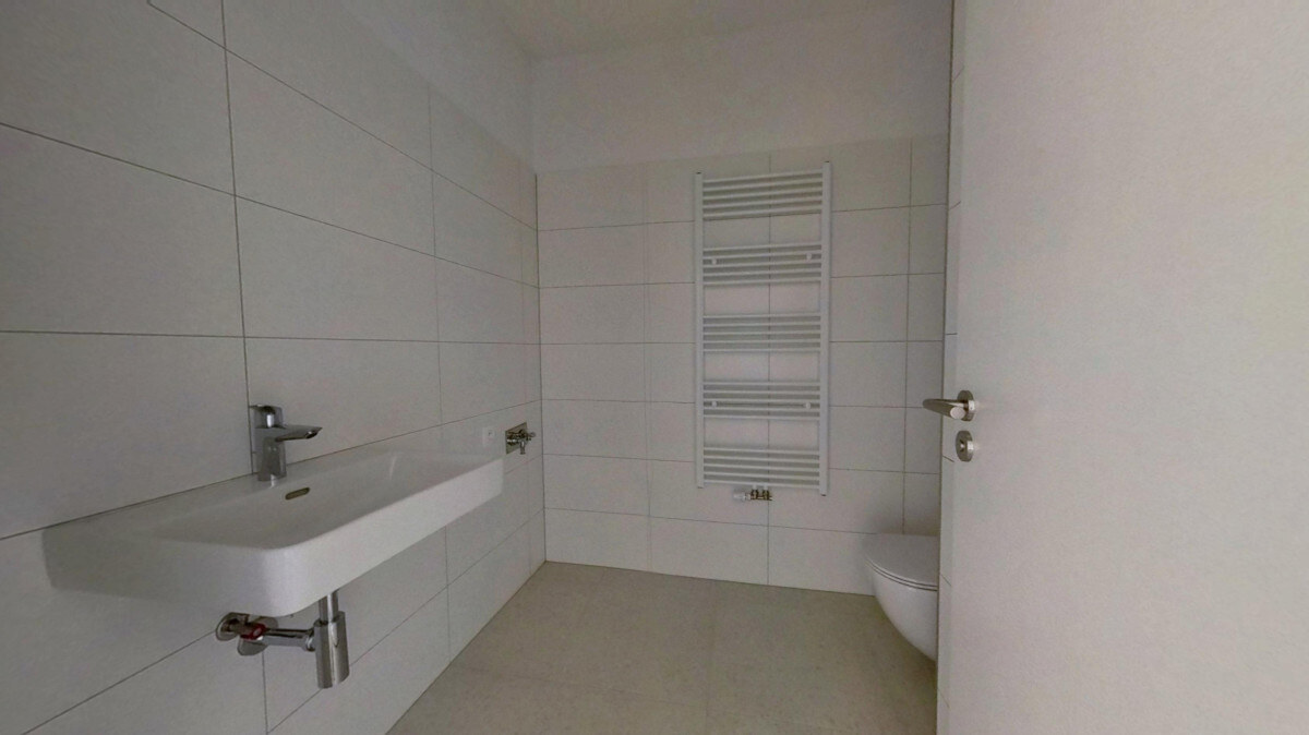 1-izbový byt s terasou v projekte VERDENA, r. 2025, zariadený v štandarde — foto 29