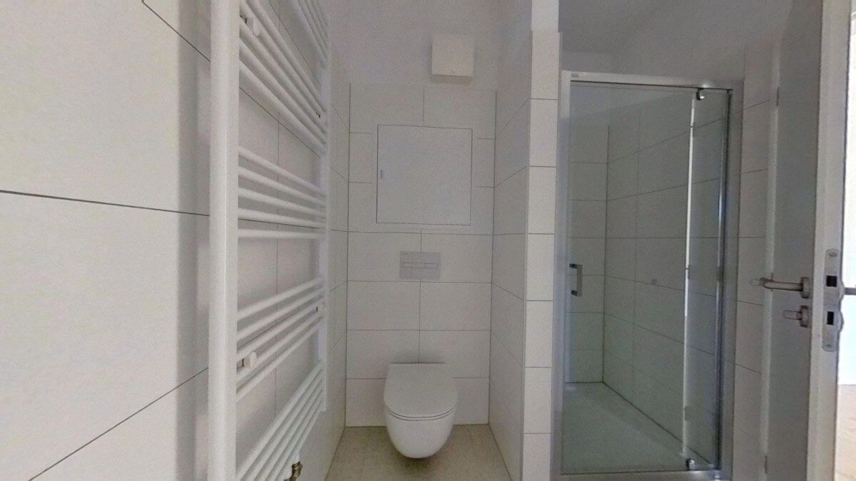 1-izbový byt s terasou v projekte VERDENA, r. 2025, zariadený v štandarde — foto 31