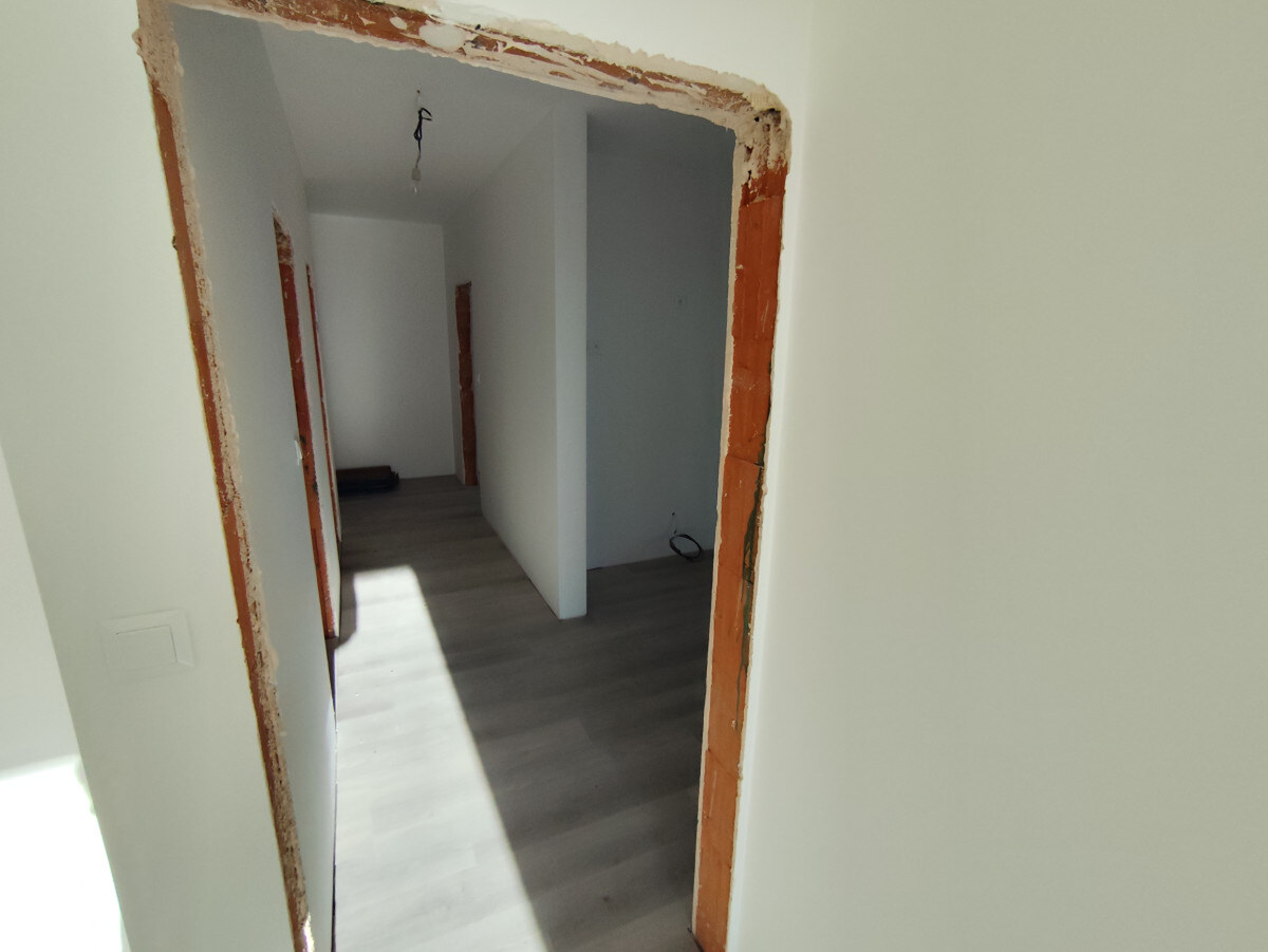 Klimatizovaný 3i byt v novostavbe z r. 2026, terasa 24 m2, 1 x parkovanie — foto 24