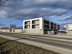 Klimatizovaný 3i byt v novostavbe z r. 2026, terasa 24 m2, 1 x parkovanie — foto 3