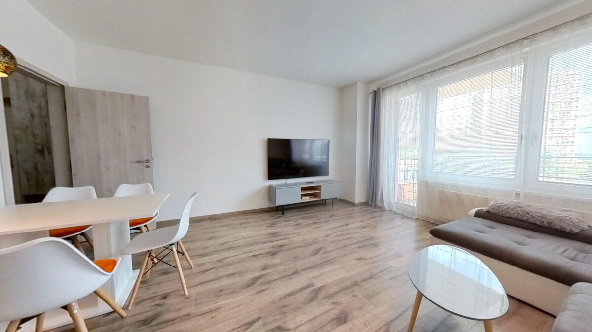 Rezervované - Klimatizovaný 2i byt s balkónom, novostavba 2019, parkovacie miesto — foto 14