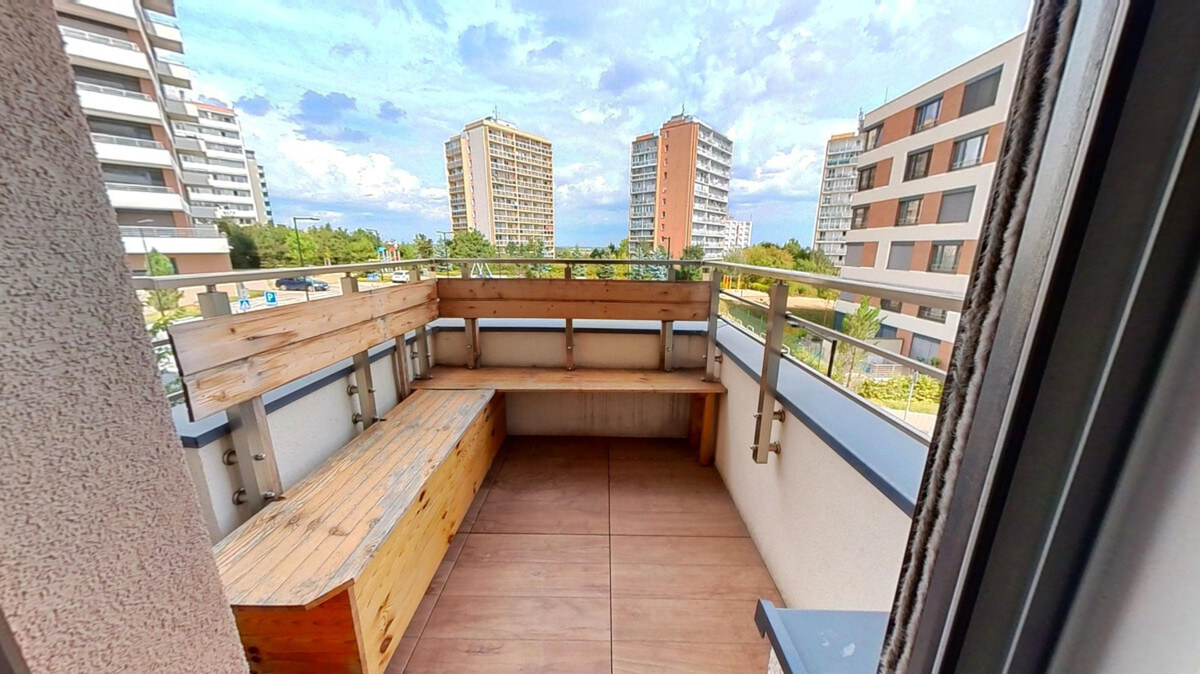 Rezervované - Klimatizovaný 2i byt s balkónom, novostavba 2019, parkovacie miesto — foto 16