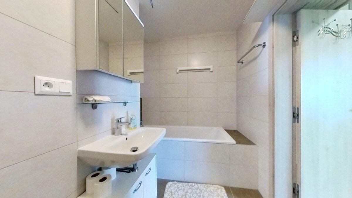 Rezervované - Klimatizovaný 2i byt s balkónom, novostavba 2019, parkovacie miesto — foto 23