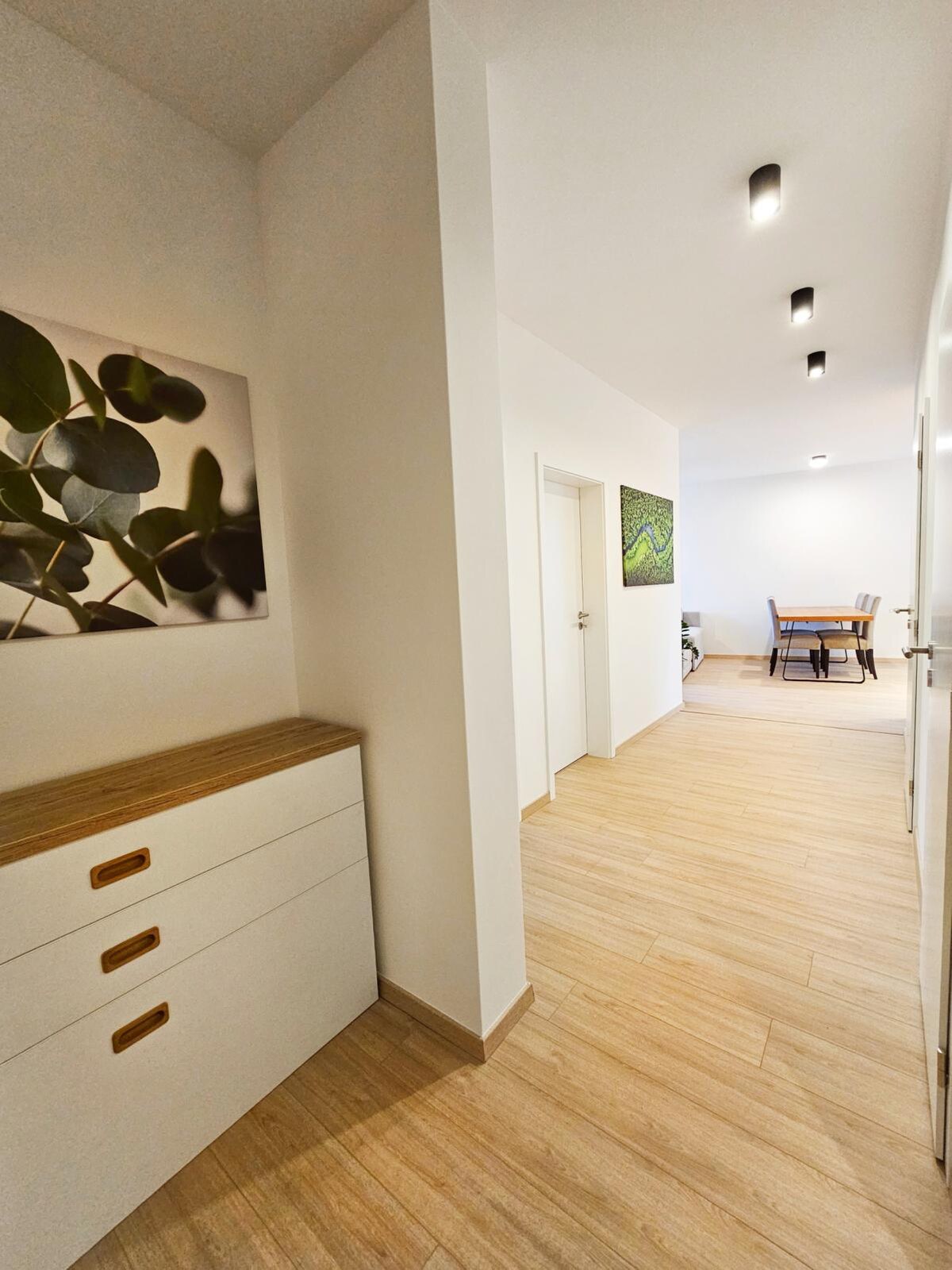 Na prenájom klimatizovaný 3i byt s balkónom, parkovanie — foto 11