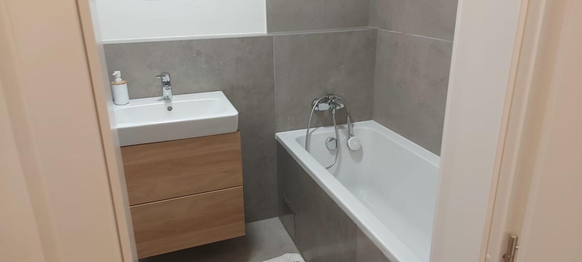 Na prenájom klimatizovaný 3i byt s balkónom, parkovanie — foto 14