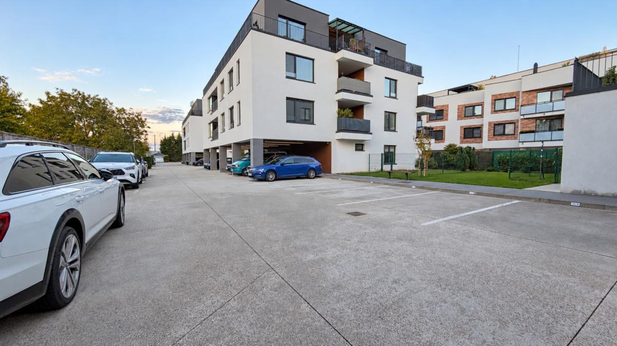 Klimatizovaný 2-izbový byt so záhradou 87 m², terasou a parkovaním – Ružinov — foto 20