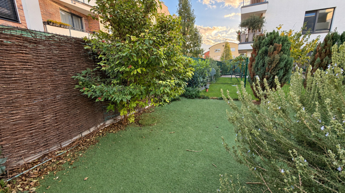 Klimatizovaný 2-izbový byt so záhradou 87 m², terasou a parkovaním – Ružinov — foto 5