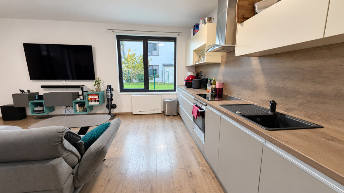 Klimatizovaný 2-izbový byt so záhradou 87 m², terasou a parkovaním – Ružinov — foto 9
