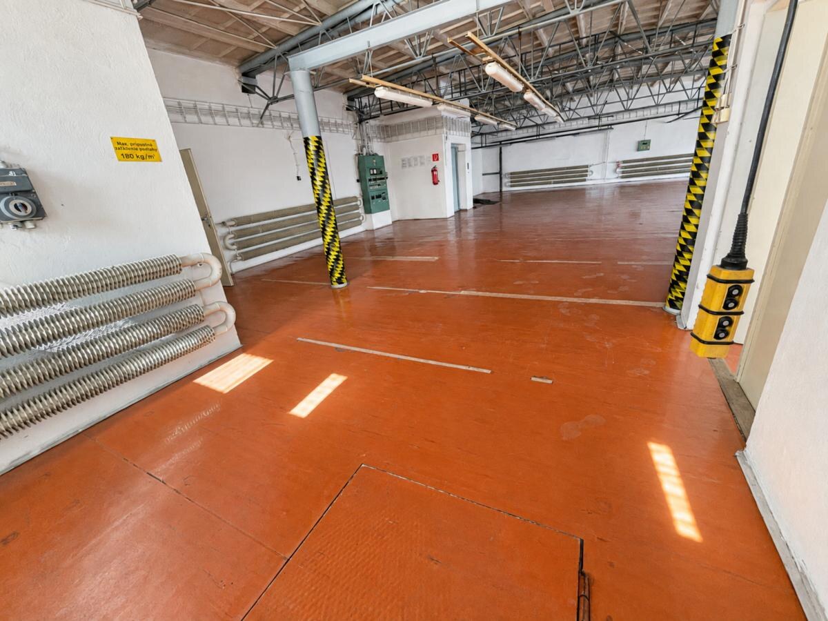 Komerčná budova s výrobnými a skladovými priestormi + 6x murovaná garáž — foto 15