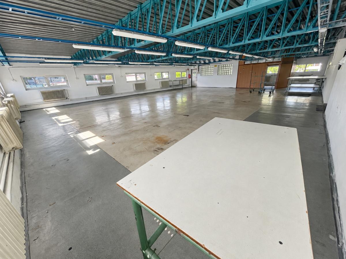 Komerčná budova s výrobnými a skladovými priestormi + 6x murovaná garáž — foto 16