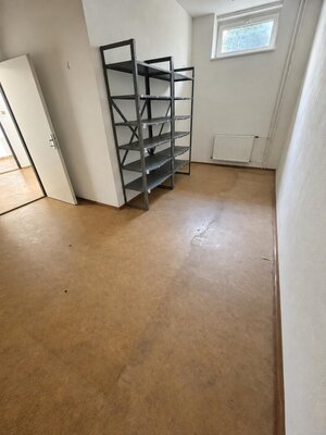 Komerčná budova s výrobnými a skladovými priestormi + 6x murovaná garáž — foto 22