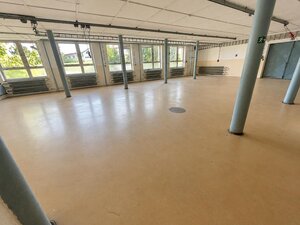 Komerčná budova s výrobnými a skladovými priestormi + 6x murovaná garáž — foto 27