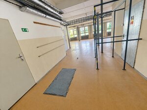 Komerčná budova s výrobnými a skladovými priestormi + 6x murovaná garáž — foto 28