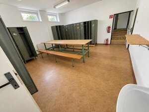 Komerčná budova s výrobnými a skladovými priestormi + 6x murovaná garáž — foto 30