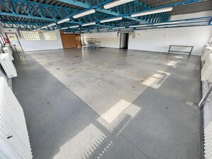 Komerčná budova s výrobnými a skladovými priestormi + 6x murovaná garáž — foto 35