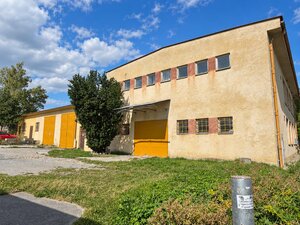 Komerčná budova s výrobnými a skladovými priestormi + 6x murovaná garáž — foto 36