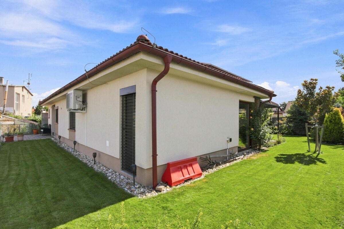 Kvalitný 4-izbový bungalov s krásnou záhradou | Ivanka pri Dunaji — foto 23