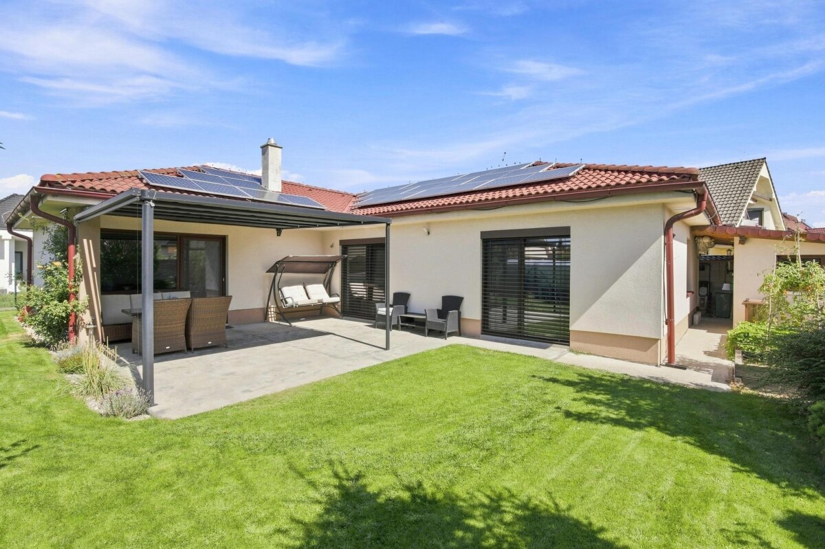 Kvalitný 4-izbový bungalov s krásnou záhradou | Ivanka pri Dunaji — foto 27