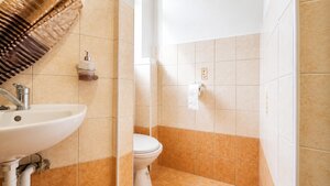 Priestranný 3-izbový byt + samostatná garáž v cene — foto 8