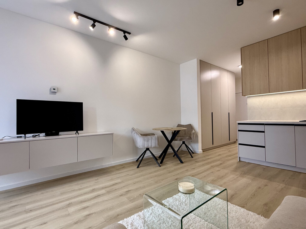 Rezervované - ÚPLNE NOVÝ 1-IZBOVÝ BYT VO WINEHILLS | GARÁŽOVÉ PARKOVANIE | — foto 4