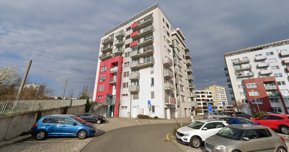Zariadený 2i byt s balkónom a parkovaním v pokojnej lokalite Rače,Kadnárova