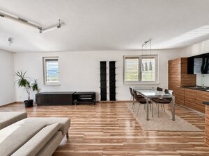 Klimatizovaný, zariadený 2i byt s balkónom a parkovaním v pokojnej lokalite Rače,Kadnárova — foto 2