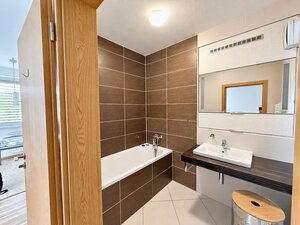 Klimatizovaný, zariadený 2i byt s balkónom a parkovaním v pokojnej lokalite Rače,Kadnárova — foto 9