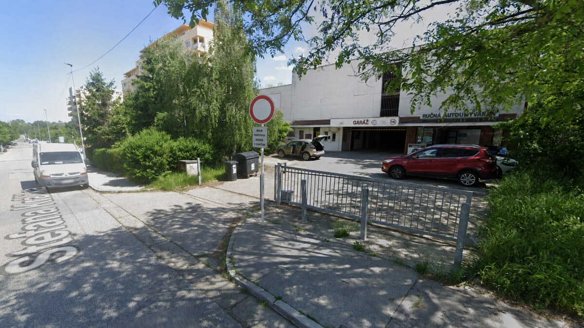 Samostatná garáž v zabezpečenom parkovacom dome – Štefana Králika