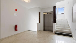 Elegantný  2-izbový apartmán v srdci Piešťan | 75,40 m² | Loggia | Nadštandardné materiály | Spoločenská strešná terasa — foto 8