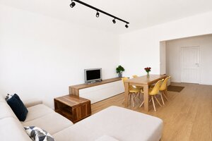 Pôvodne 3-izb. byt prerobený na 4-izb., 3 samostatné izby, loggia - Jasovská ul., Petržalka — foto 3