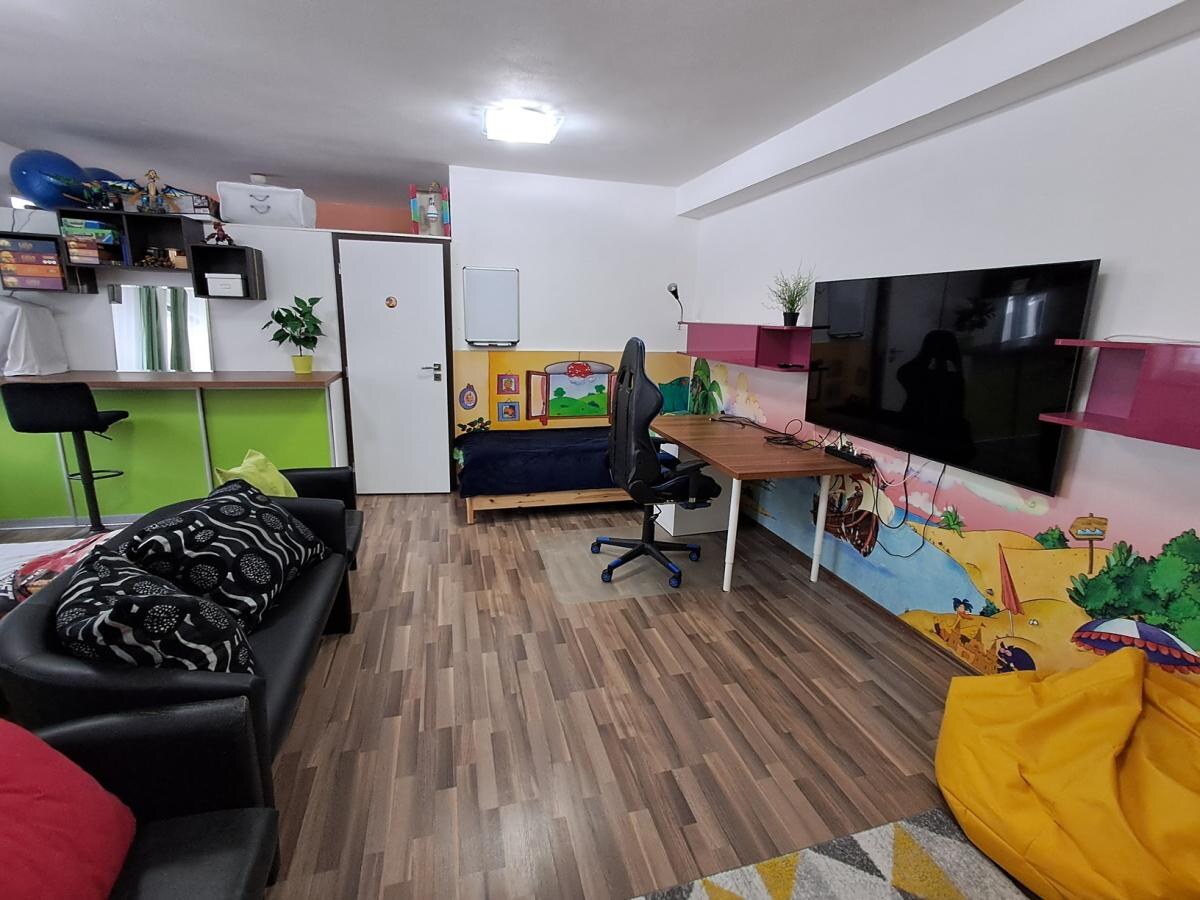 Priestranný priestor s terasou v Rusovciach – bývanie, podnikanie aj investícia v jednom — foto 11