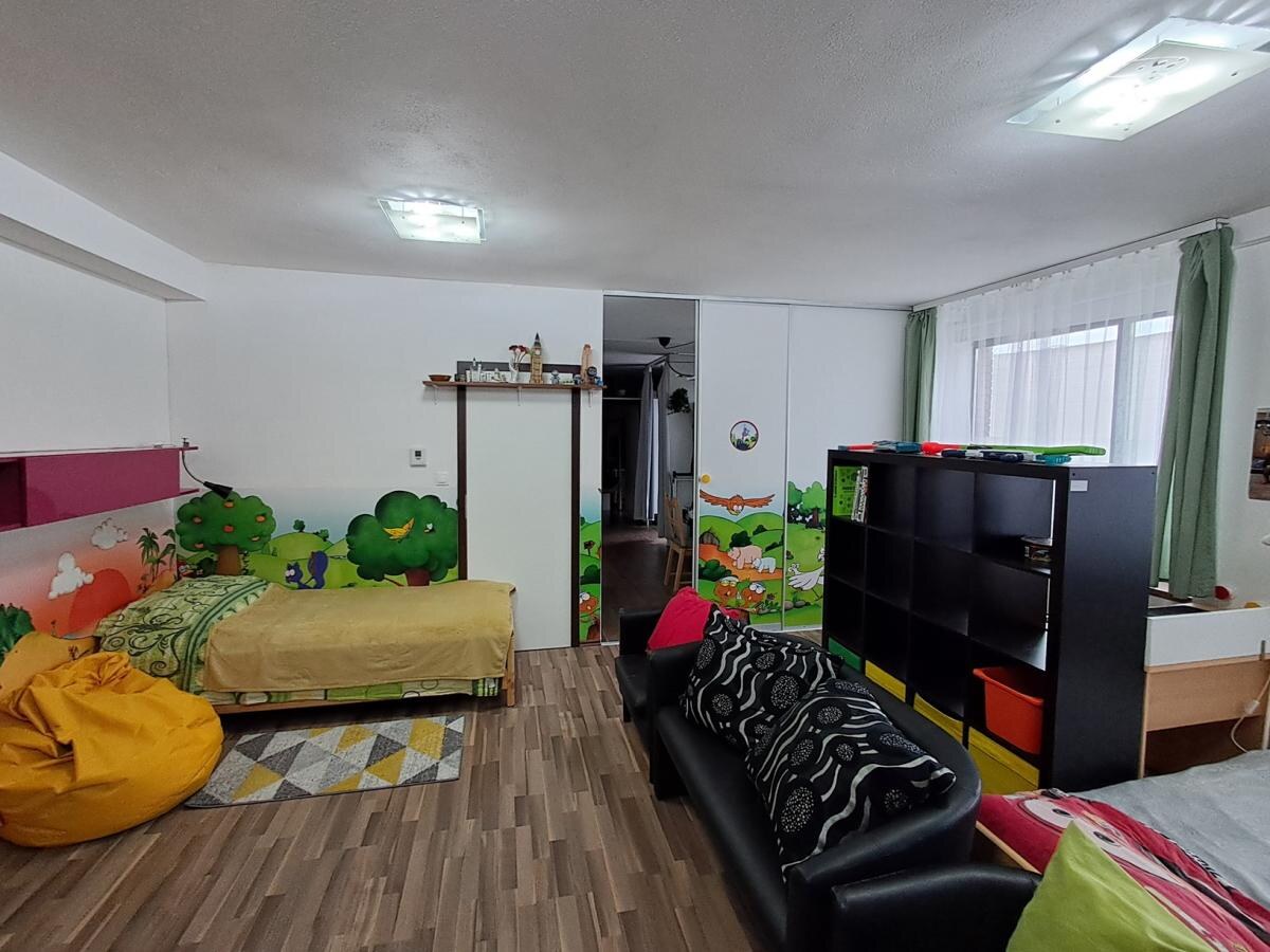 Priestranný priestor s terasou v Rusovciach – bývanie, podnikanie aj investícia v jednom — foto 13