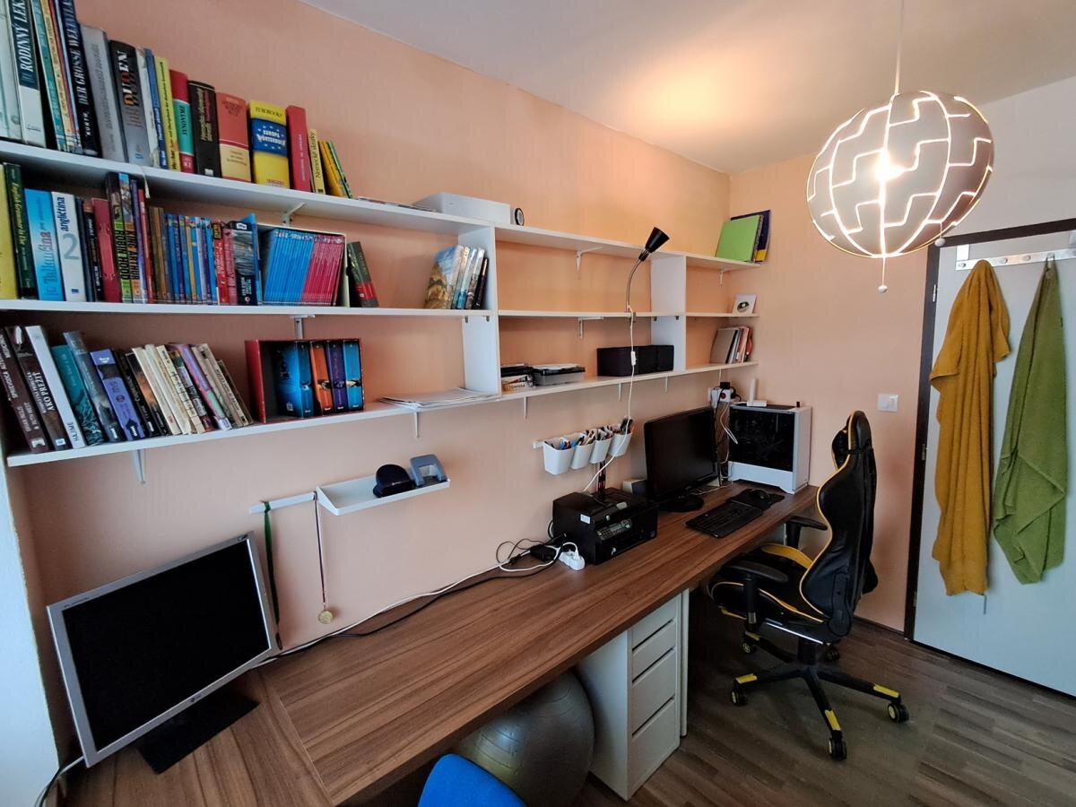Priestranný priestor s terasou v Rusovciach – bývanie, podnikanie aj investícia v jednom — foto 14