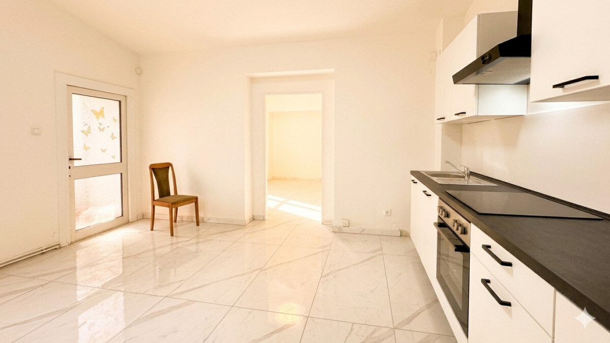 Priestranný byt 3+KK v historickom centre Teplíc - 106 m² po kompletnej rekonštrukcii — foto 5