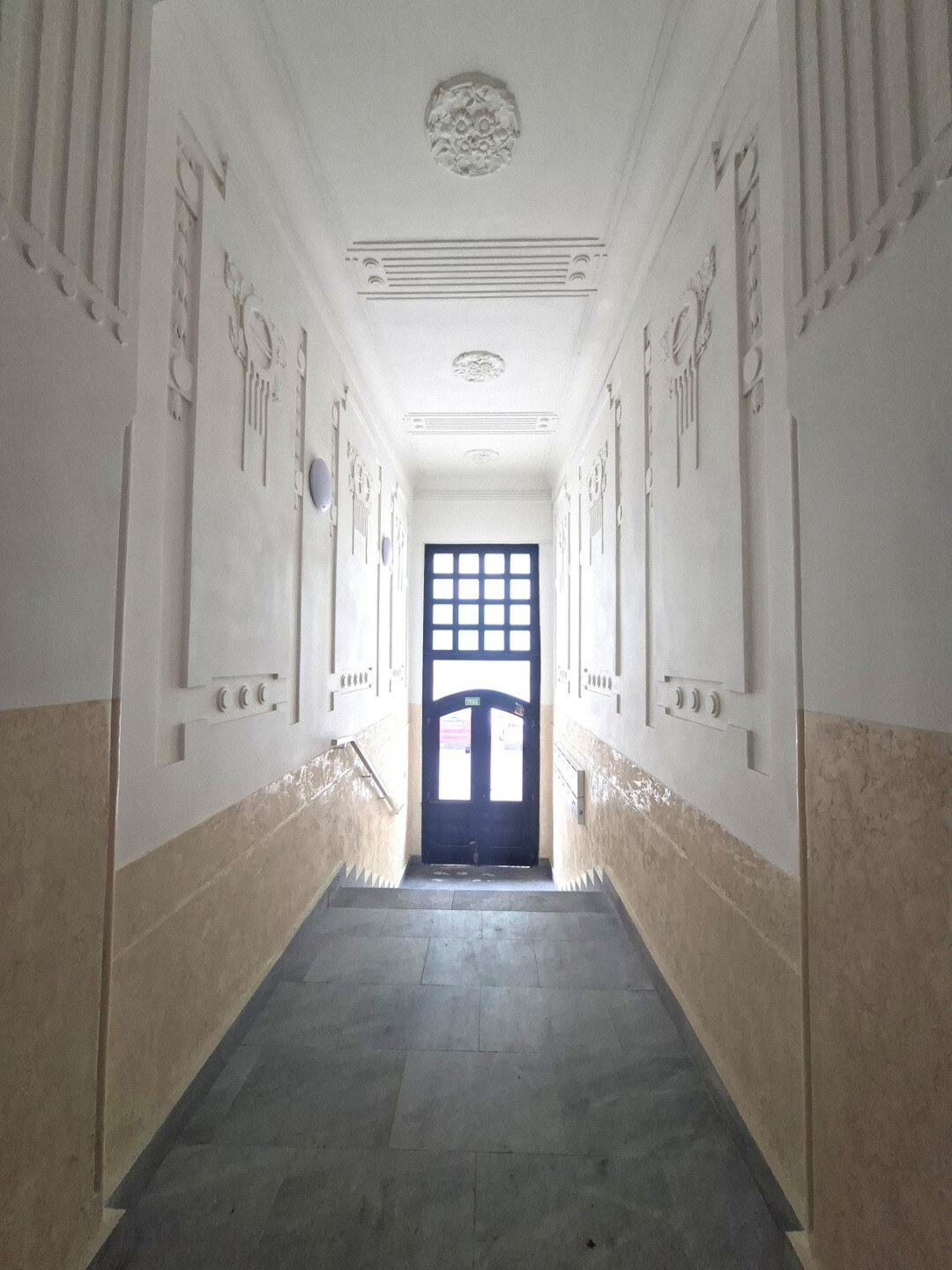 Investičná príležitosť – priestranný 2-izbový byt 74 m² Karlove Vary — foto 3