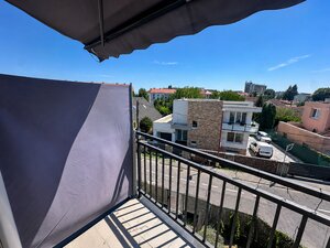 Kompletne zariadený klimatizovaný 2-izbový byt s balkónom, parkovacie miesto — foto 9